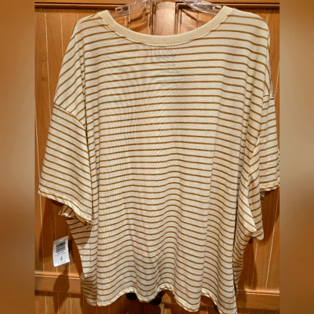 Torrid Bombshell Signature Crop Tee 5X - Picture 2 of 8